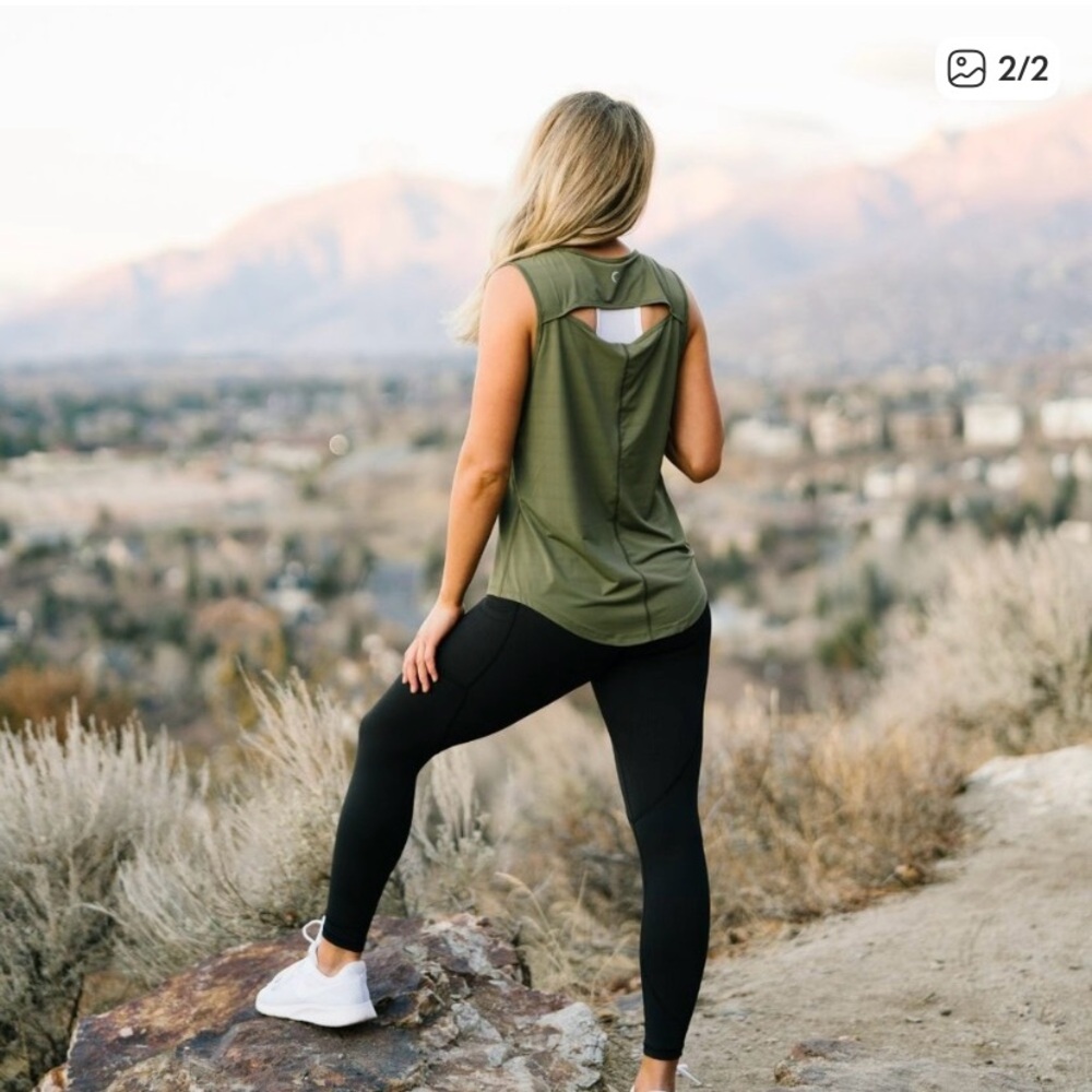 Like new Zyia Olive Horizon tank (Large)